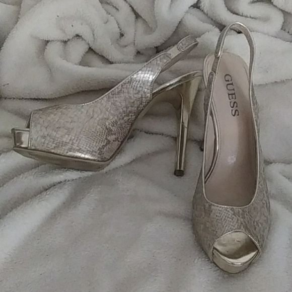 High heel by guess - Picture 2 of 2